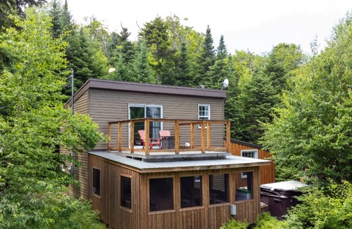 Notre-Dame-Des-Bois Ski Chalet | LAŌ Chalet avec Spa dans le Domaine des Appalaches
