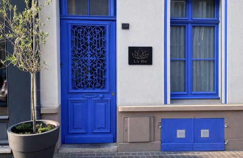 Saint-Omer Apartment | La 104 Zen private cocooning room with whirlpool bath.