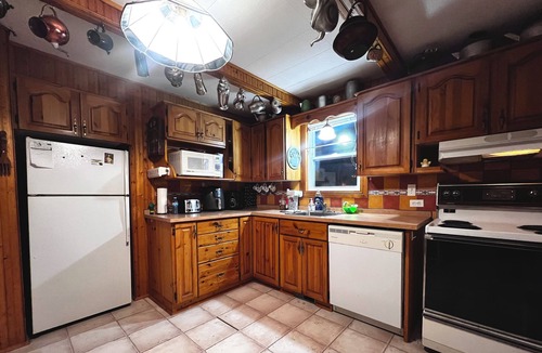Pontiac Cottage | La Aurriación Paradisíaca: a cosy cottage with beautiful view, river and forest!