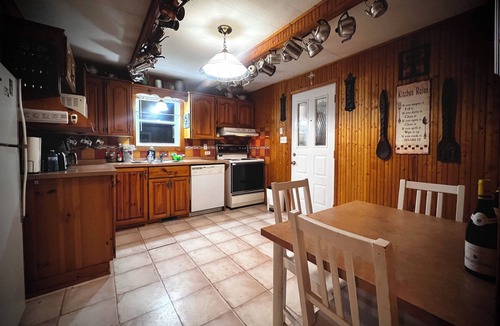 Pontiac Cottage | La Aurriación Paradisíaca: a cosy cottage with beautiful view, river and forest!