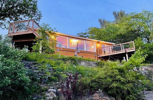 Pontiac Cottage | La Aurriación Paradisíaca: a cosy cottage with beautiful view, river and forest!