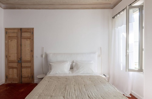 Golfe Juan Hotel | La Bâtisse en Blanc