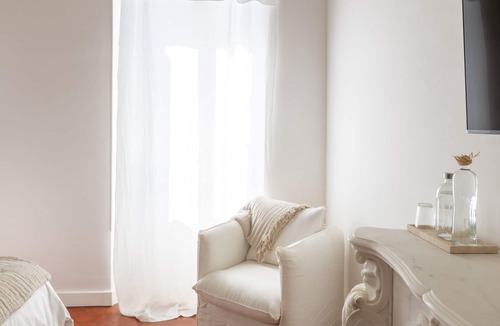 Golfe Juan Hotel | La Bâtisse en Blanc