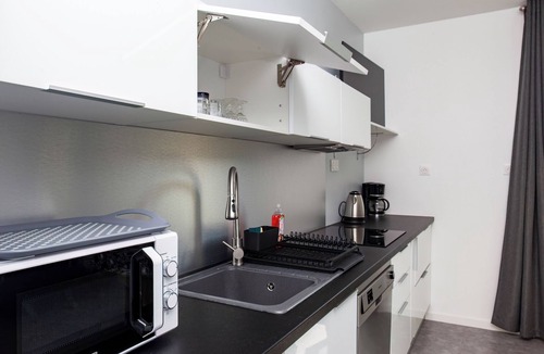 Le Petit-Abergement Apartment | La Bâtisse L'arbre Gris