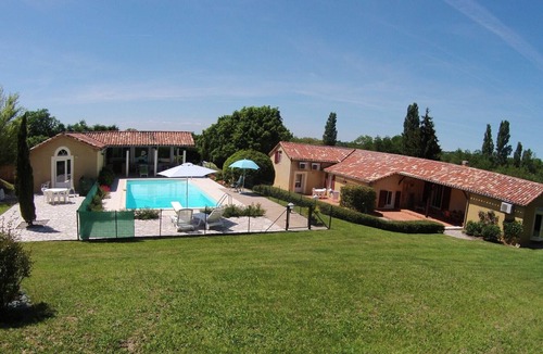 Villeneuve-sur-Lot House | La Bakénia, gite T2 "Nissou" with pool and air conditioning