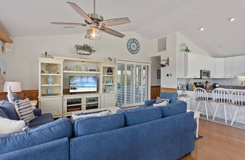 Ocean Hill House | La Ballena Cottage Dog Friendly Pool Ocean Views