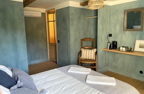 Fressac Bed & Breakfast | La Bartassade - Magnifique chambre d'hôtes, indépendante et moderne