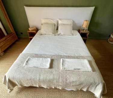 Fressac Bed & Breakfast | La Bartassade - Sublime chambre d'hôtes indépendante et moderne