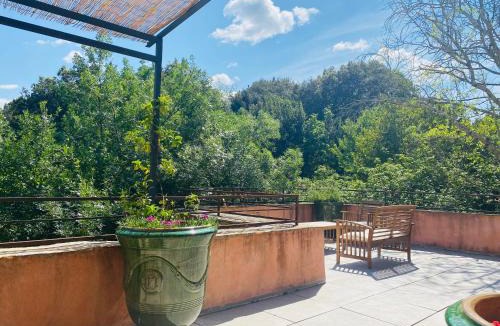 Fressac Bed & Breakfast | La Bartassade - Superbe chambre d'hôtes moderne et indépendante