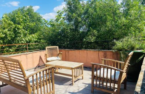 Fressac Bed & Breakfast | La Bartassade - Superbe chambre d'hôtes moderne et indépendante
