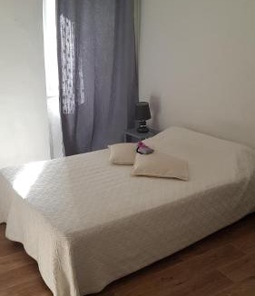 Saint-Remeze Apartment | La basse