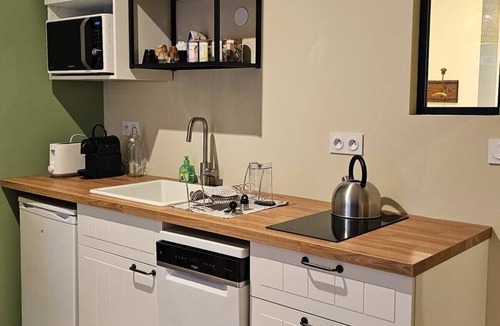 Genas Apartment | La Bastide-Apartment-Garden view-Private Bathroom-Apartment