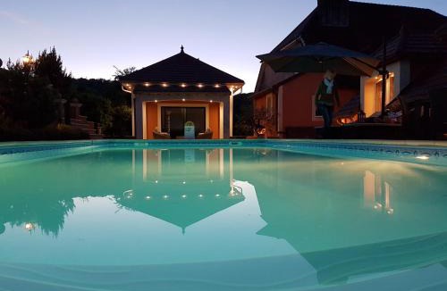 Vriange Apartment | LA BASTIDE DES 3 AS & Spa