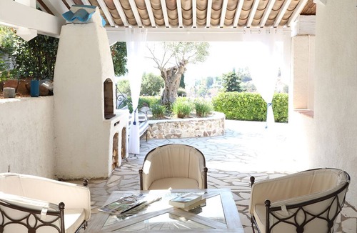 Saint-Laurent-du-Var Villa | LA Bastide: UNE Parenthèse Comme AUX Cyclades