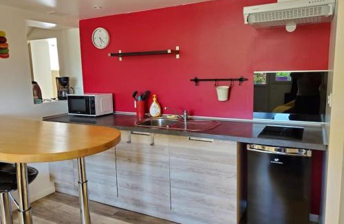 Saintes Apartment | La bastille 4