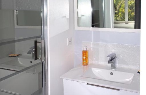 Le Petit-Abergement Apartment | LA BATISSE l'arbre gris