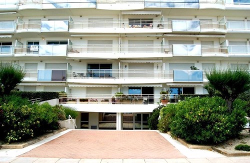 La Baule-Escoublac Apartment | La Baule plage benoit, T2 +cabin, seafront building