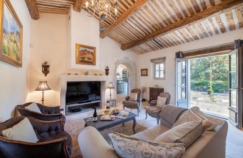 Bonnieux Villa | La Becasse Heritage Pool Manor