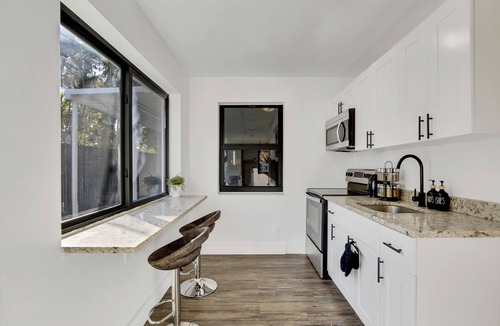 Harbordale Apartment | La bella vacations 1