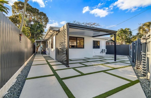 Harbordale Apartment | La bella vacations 1