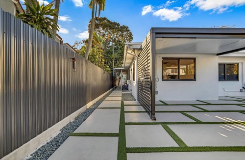 Harbordale Apartment | La bella vacations 1