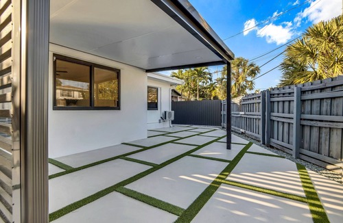 Harbordale Apartment | La bella vacations 1