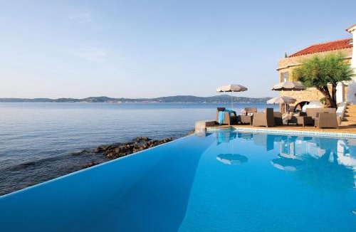 Sainte-Maxime City Centre Hotel | La Belle Aurore
