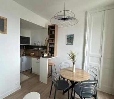 Granville Apartment | La Belle brise