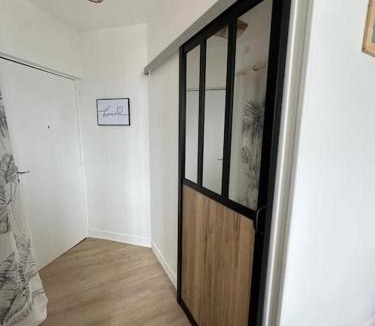 Granville Apartment | La Belle brise