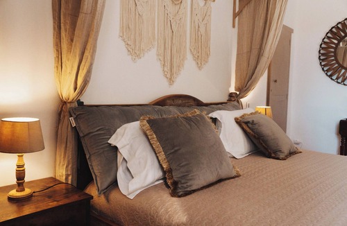 Talairan House | La Belle Dame sans Regrets