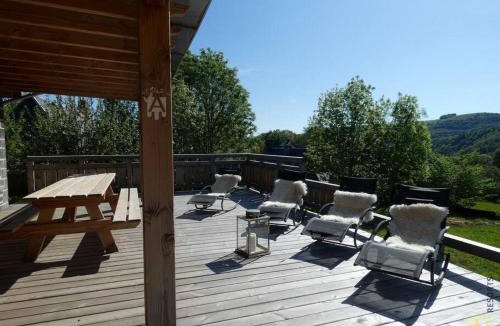 Besse-et-Saint-Anastaise Apartment | La Belle Etoile