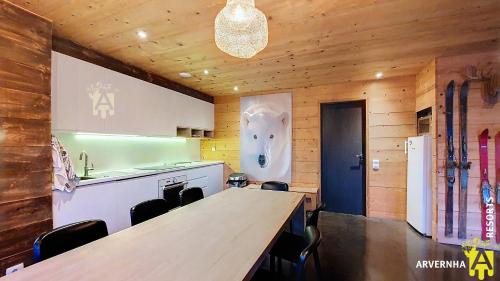 Besse-et-Saint-Anastaise Apartment | La Belle Etoile