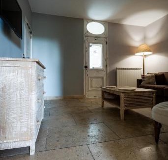 Saint-Hilaire-d'Ozilhan Hotel | La Belle Vie