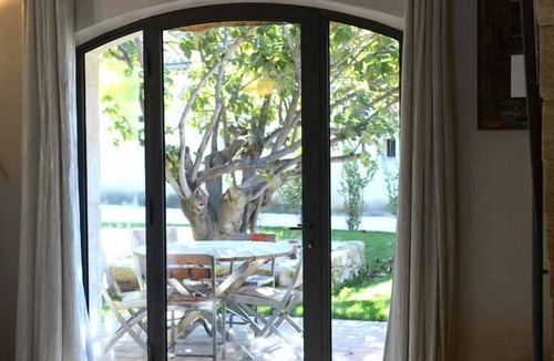 Saint-Hilaire-d'Ozilhan Hotel | La Belle Vie