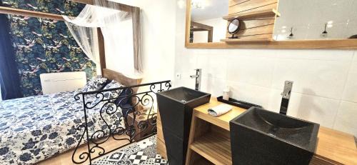 Aveze House | La Belle Maison