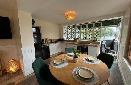 Ardres House | La Belle Vue Du Lac - SPA