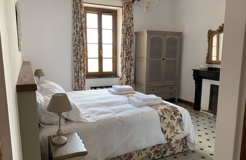 Le Somail Bed & Breakfast | La Bergerie Antoine Laurier Rose King Room - Deluxe South of France Experience