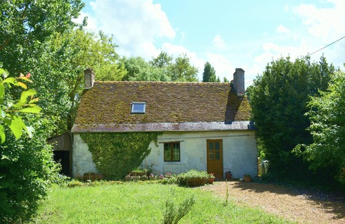 Noyant-Villages Cottage | La Bergerie, charming accommodation in rural tranquility
