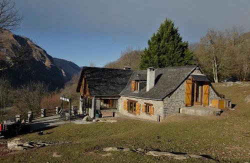 Louvie-Soubiron Cabin | La Bergerie de Louvie