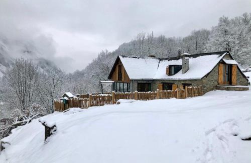Louvie-Soubiron Cabin | La Bergerie de Louvie