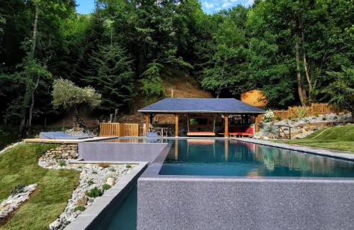 Louvie-Soubiron Cabin | La Bergerie de Louvie