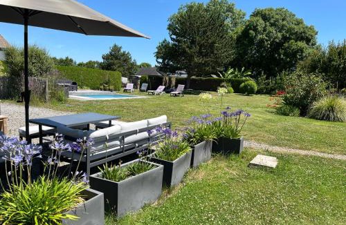 Roz-sur-Couesnon House | La Bergerie - Gîte et Chambres d'Hôtes - Piscine Chauffée