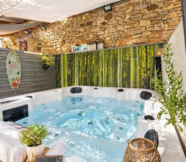 Montclera House | La biche au bois piscine chauffee jacuzzi