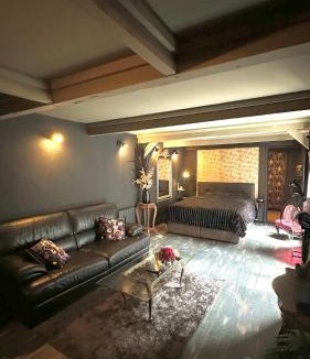 Enclos Apartment | LA BLACK ROOM/Les suites romantiques à Honfleur centre historique
