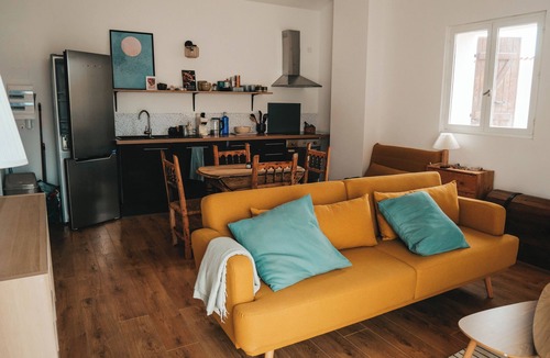 Saint-Genis Apartment | La bodeguita 1