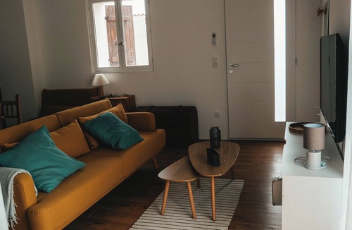 Saint-Genis Apartment | La bodeguita 1