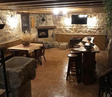 Cuzcurrita de Rio Tiron House | La Bodeguita