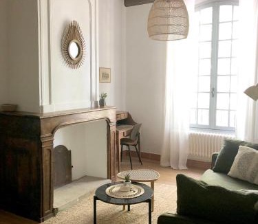 Uzes Apartment | La bohème place aux herbes
