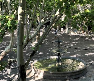 Uzes Apartment | La bohème place aux herbes