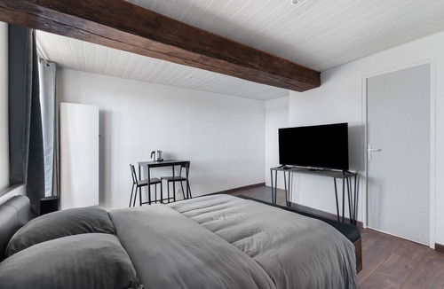 Frossay Bed & Breakfast | La Bohème Room 3 with Wi-Fi